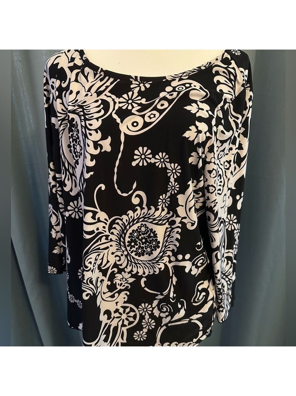 R Q T women’s black and white geometrical blouse with 3/4 sleeve size 1X